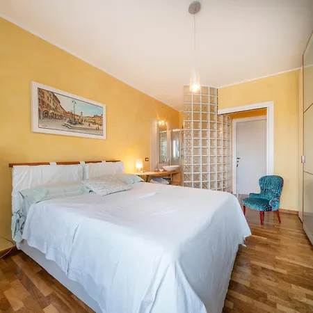 Guesthost - Catulla Appartement Udine