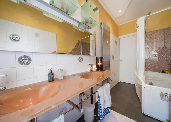 Guesthost - Catulla Apartment